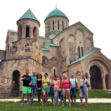 Giorgi'S Homestay คูทายสิ ภายนอก รูปภาพ