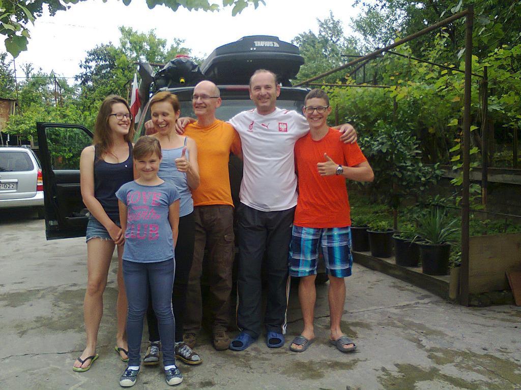 Giorgi'S Homestay คูทายสิ ภายนอก รูปภาพ