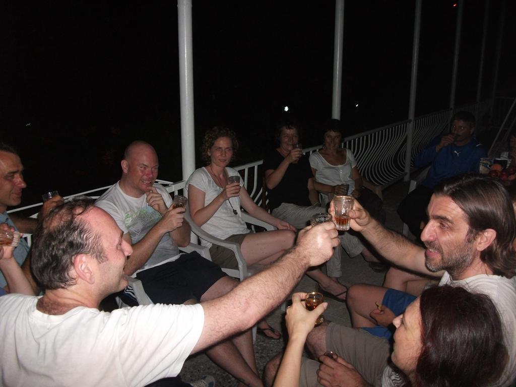 Giorgi'S Homestay คูทายสิ ภายนอก รูปภาพ