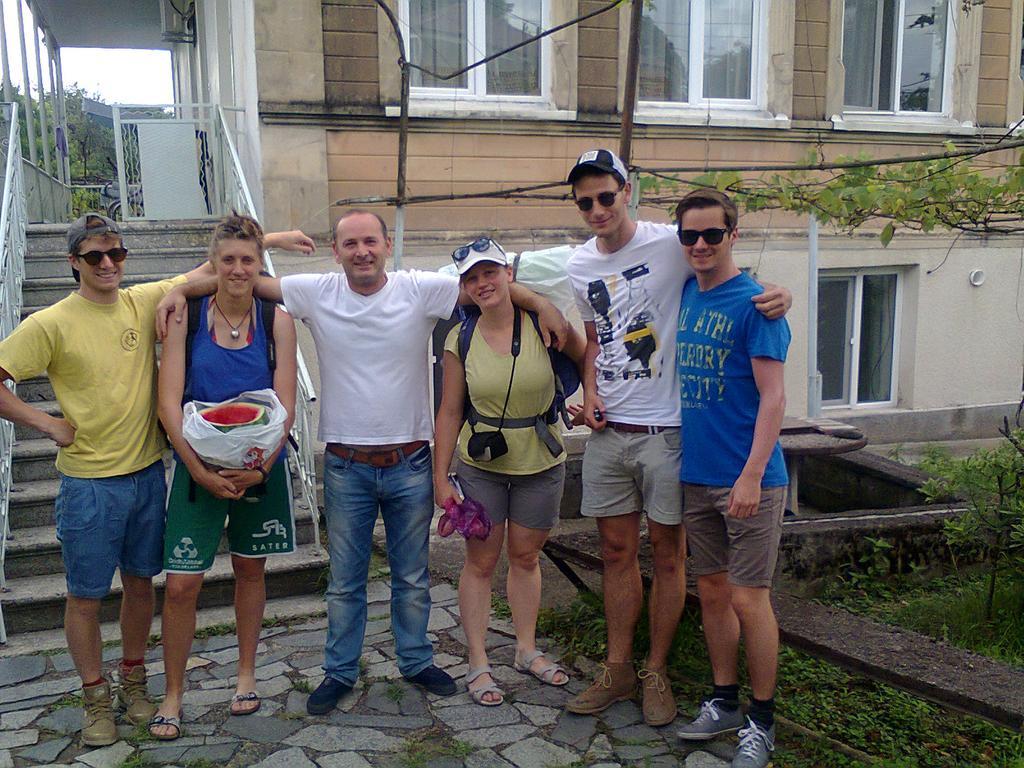 Giorgi'S Homestay คูทายสิ ภายนอก รูปภาพ