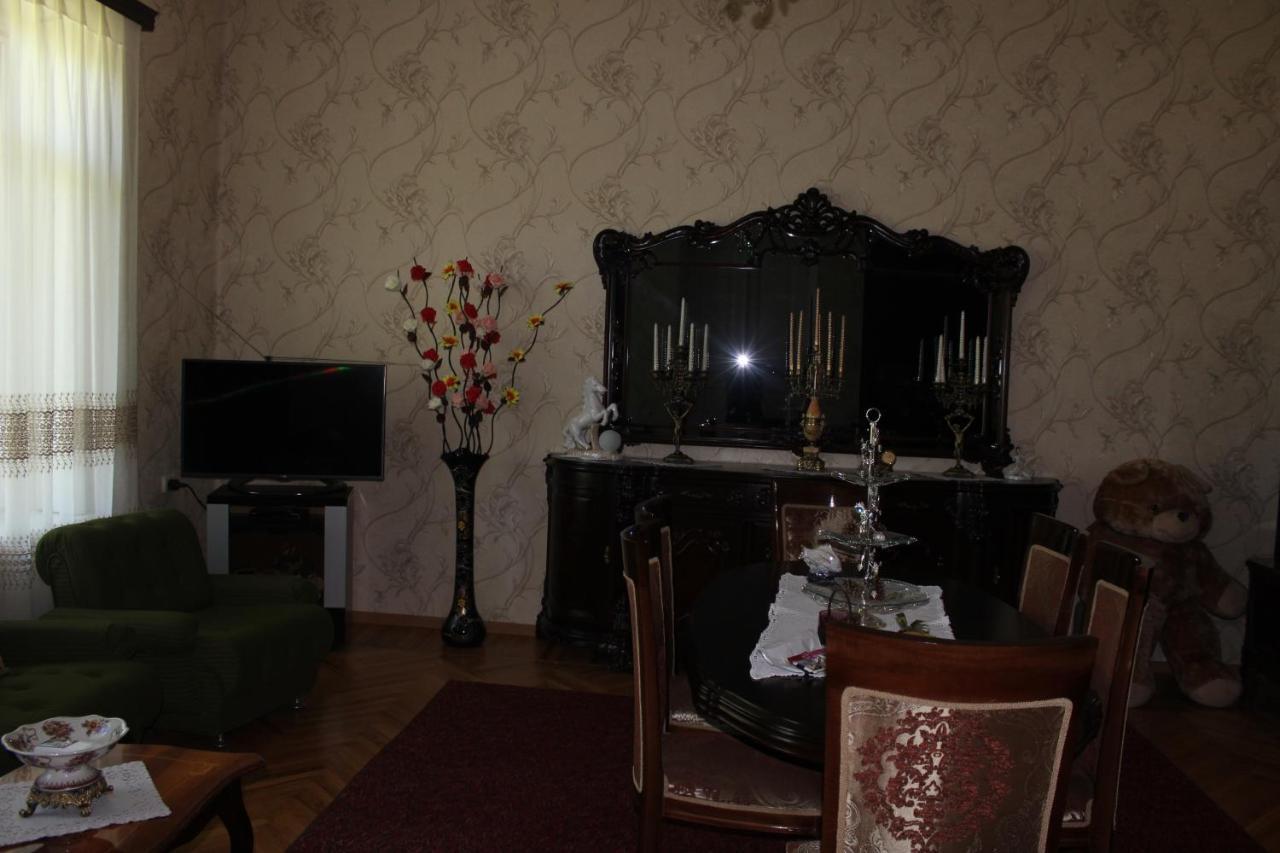 Giorgi'S Homestay คูทายสิ ภายนอก รูปภาพ